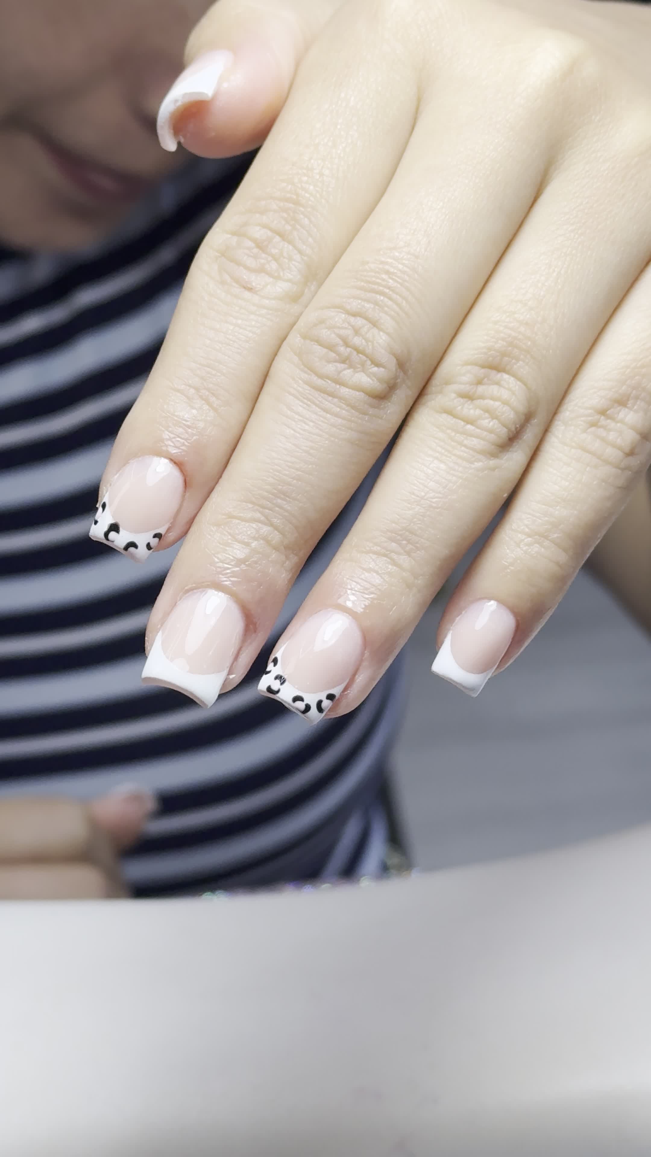 Nail artist